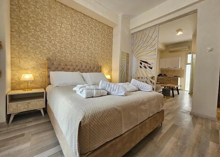 Golden City Center Suites