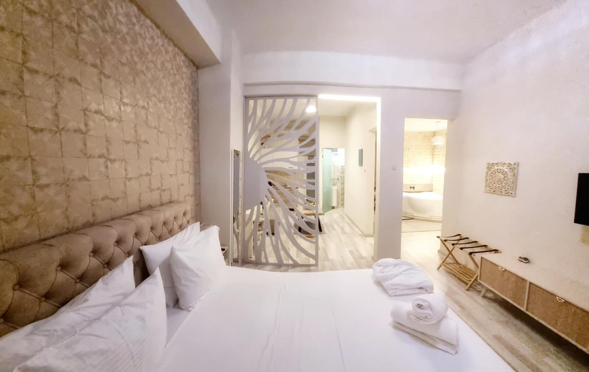 Golden Center Aparthotel *