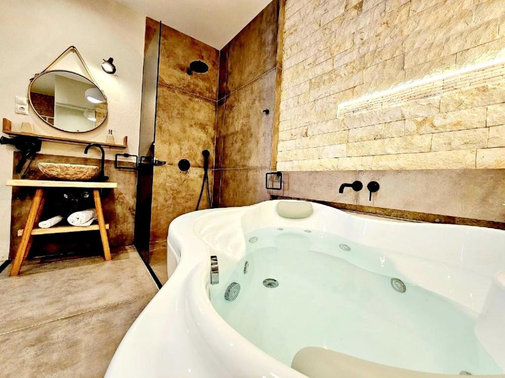 Golden Center Rhodes City